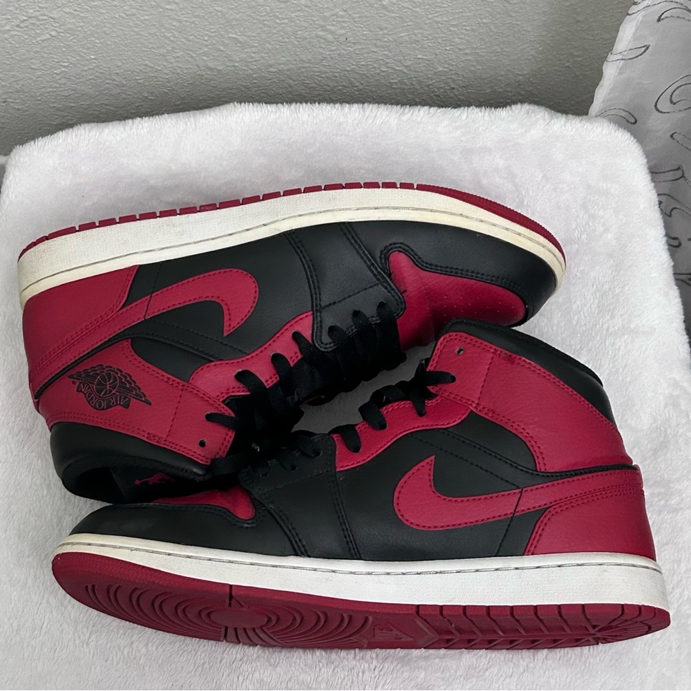 Nike Air Jordan 1 Mid Banned 2020 Men snickers Red and black size 10 - Picture 8 of 14